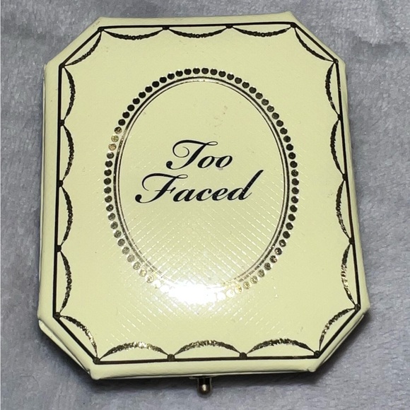 Too Faced Canary Diamond Highlighter - Picture 2 of 3